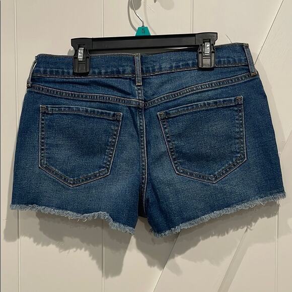 Old Navy Women’s Denim Blue Jean Shorts Size 2 Frayed Hem Casual - Picture 2 of 5